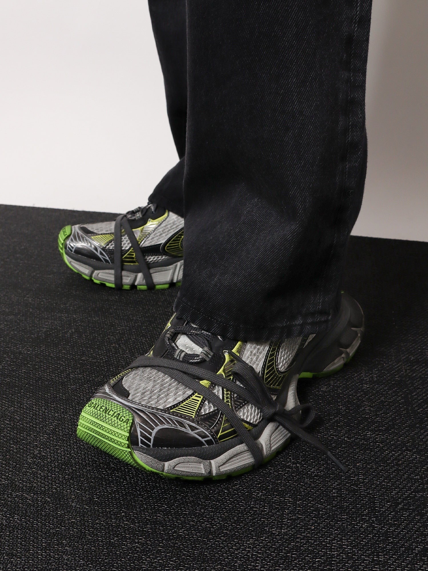 3xl mesh and polyurethane sneakers