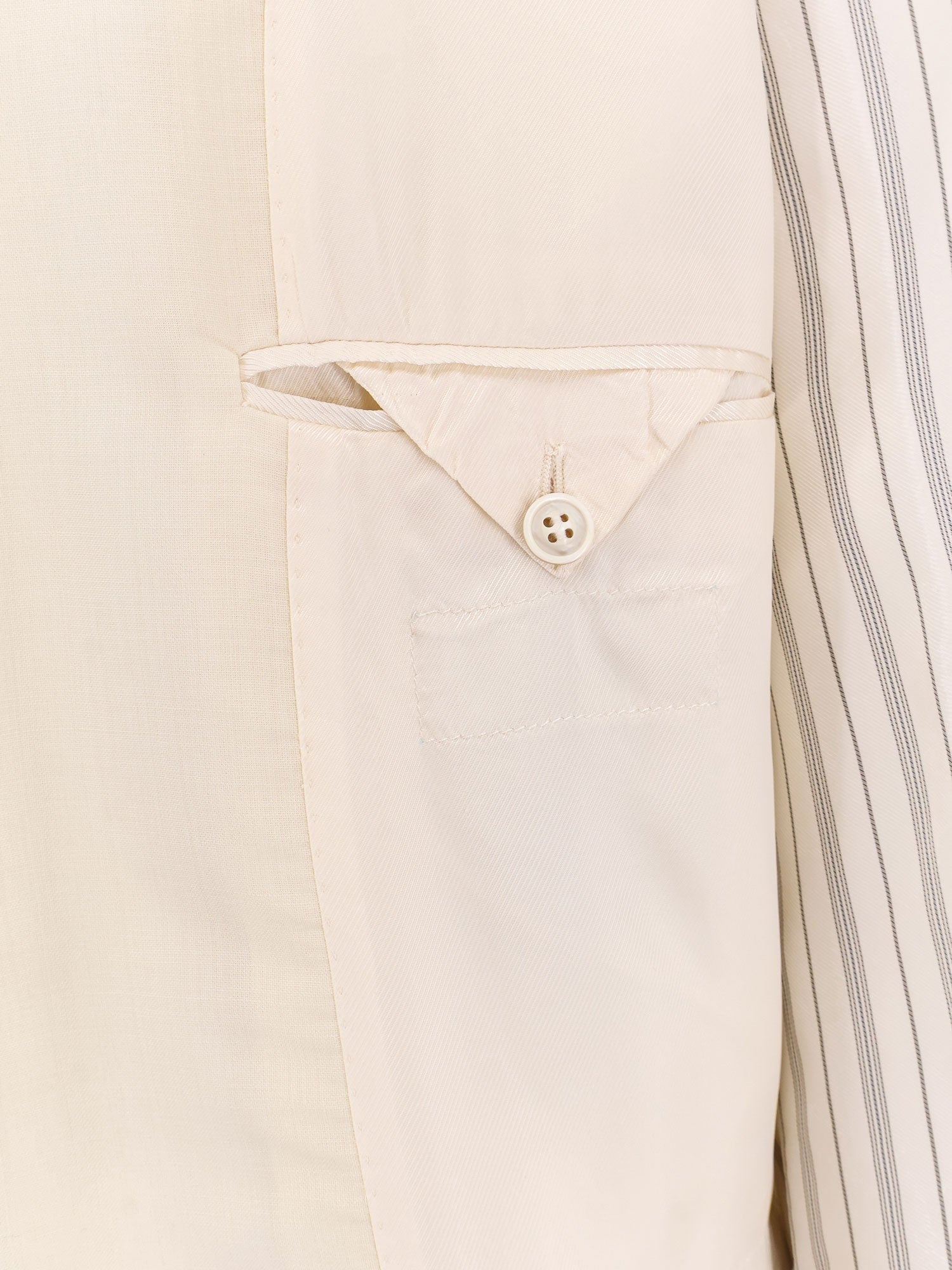 Anonymity of the lining reversible wool blend blazer