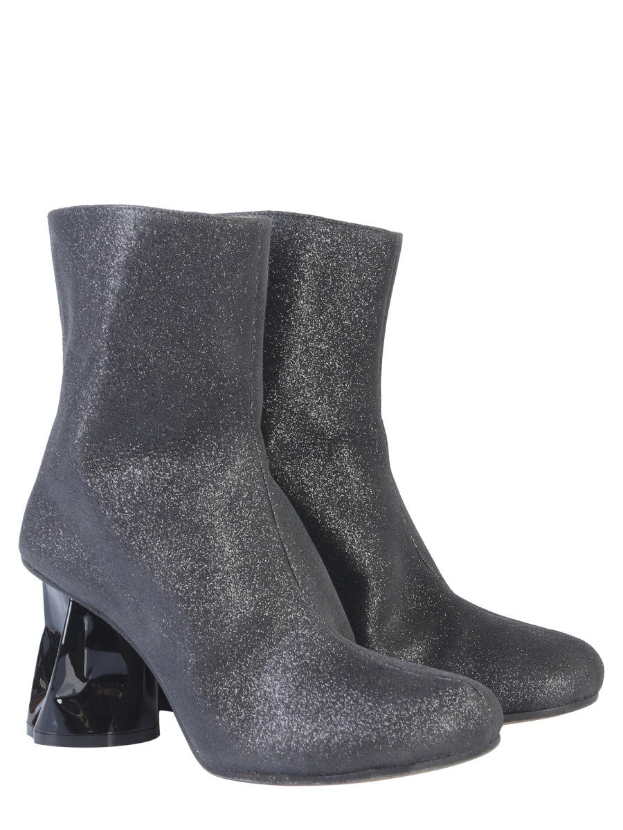 BOOT WITH CRUSHED HEEL
