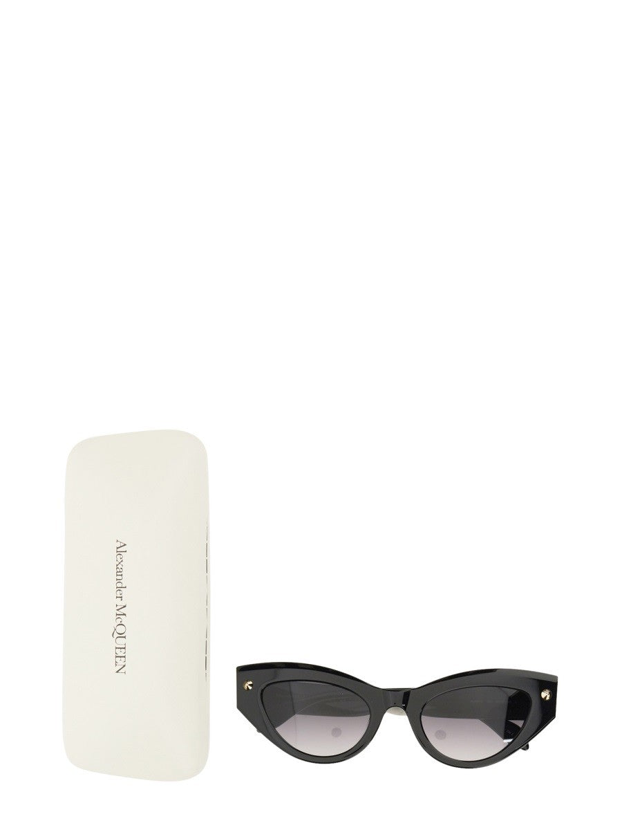 CAT-EYE SUNGLASSES SPIKE STUDS