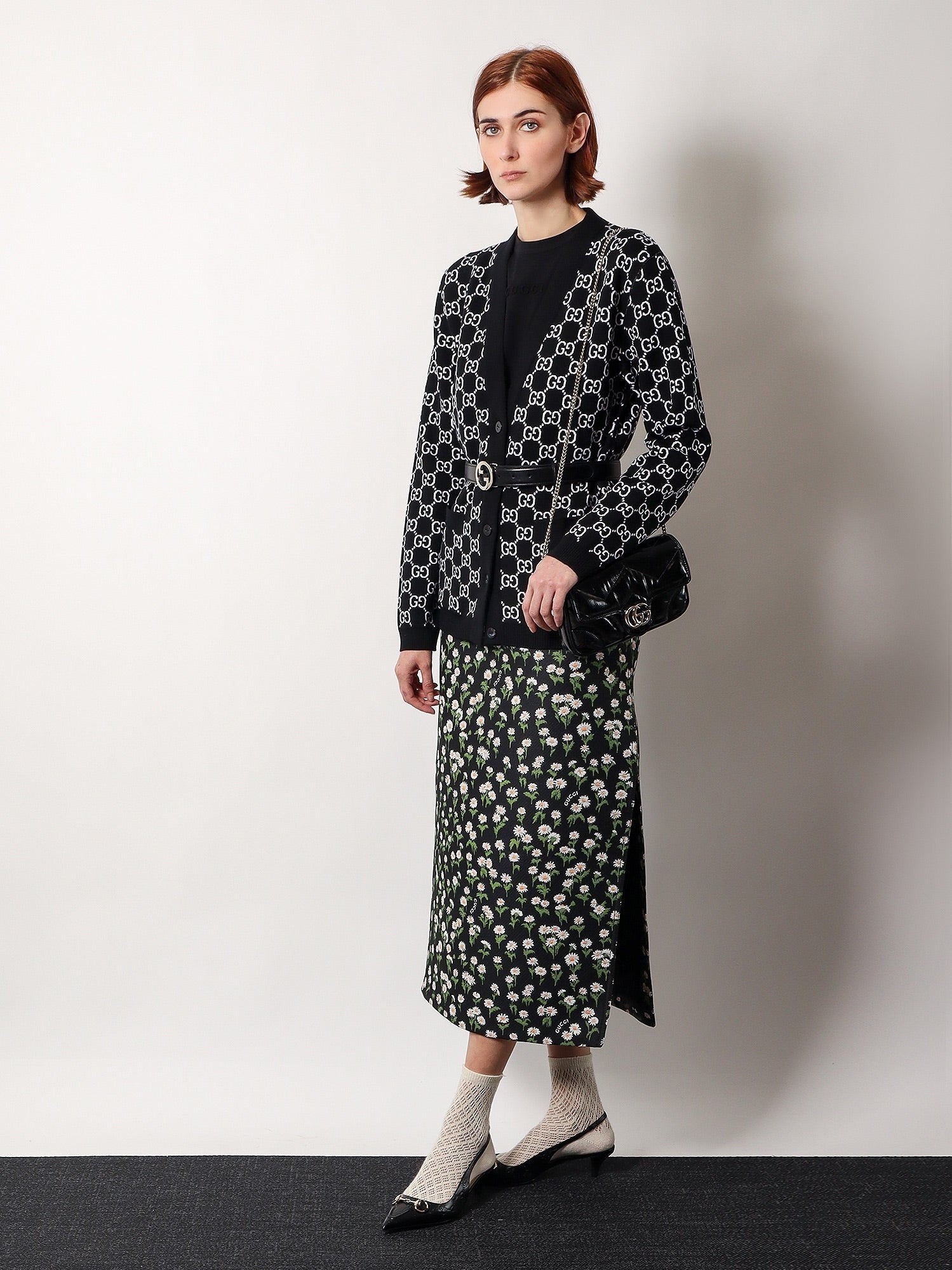 Gg marmont patent leather shoulder bag with frontal gg logo