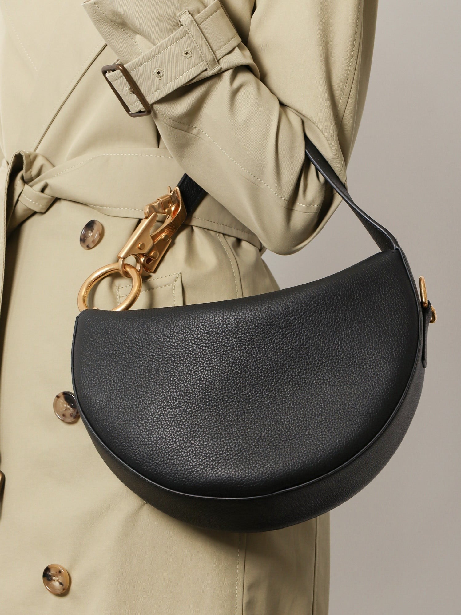 Knight arc leather shoulder bag