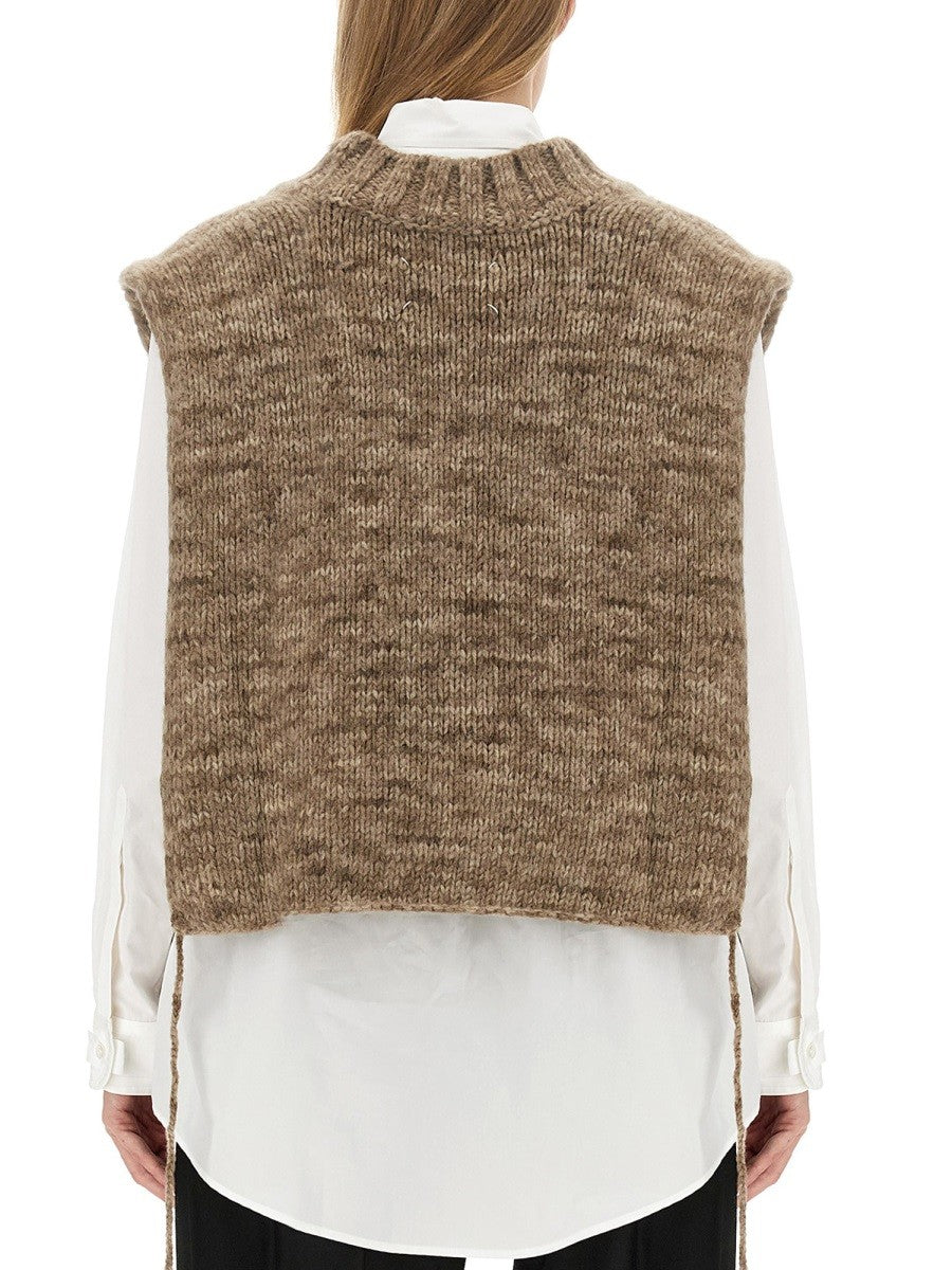KNITTED VEST