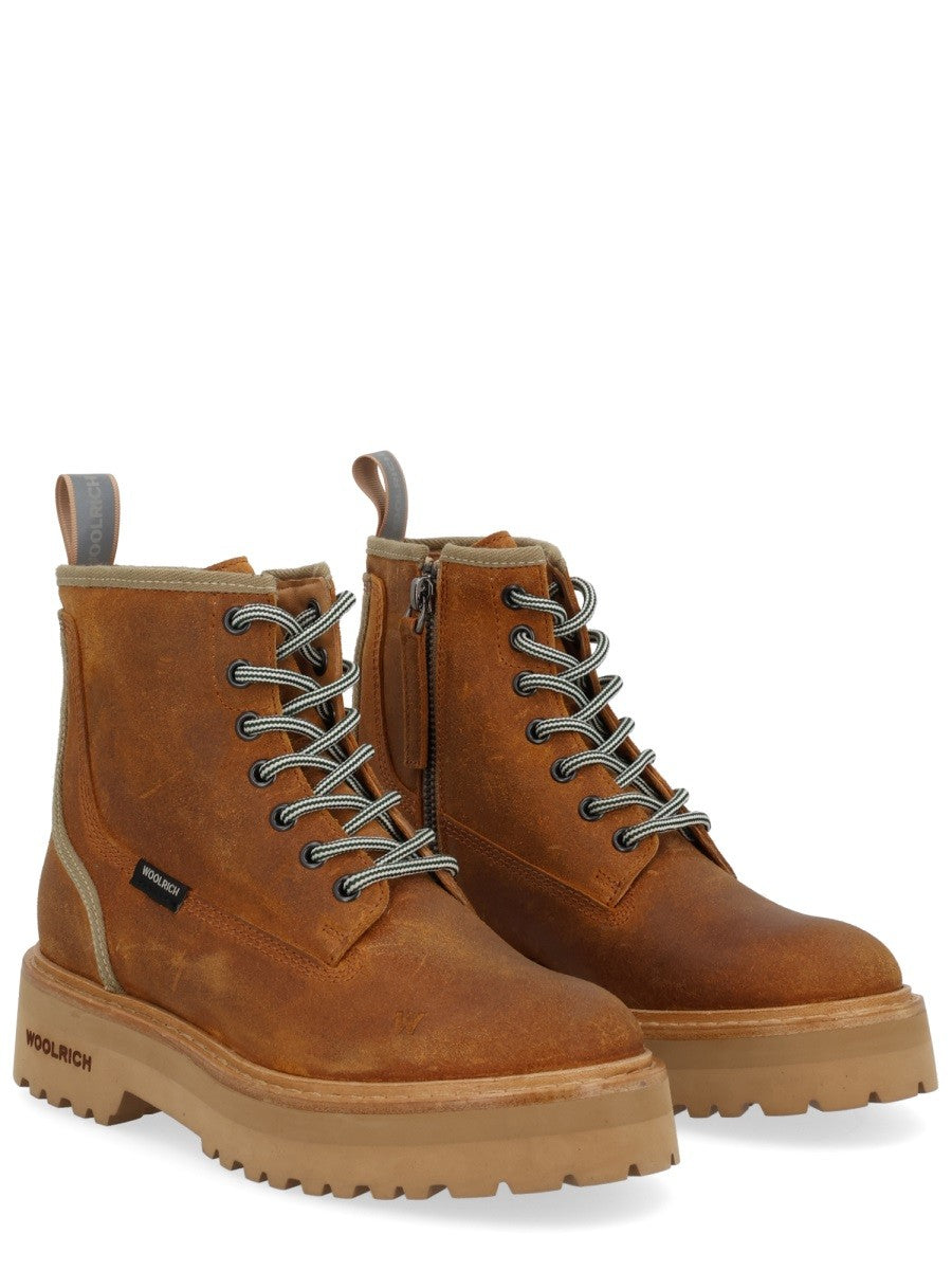 LACE-UP BOOT
