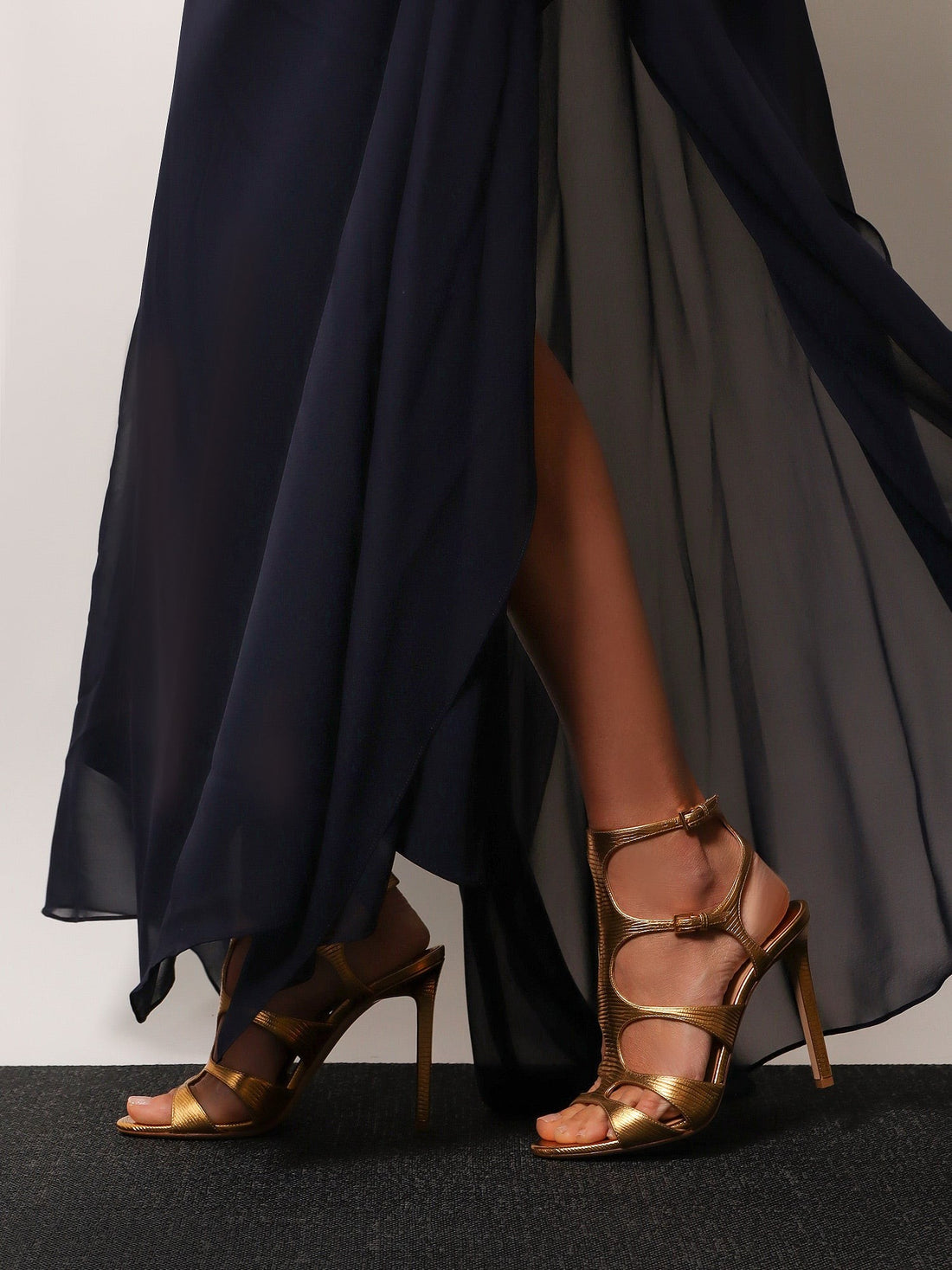 Laminated leather sandals with croco print