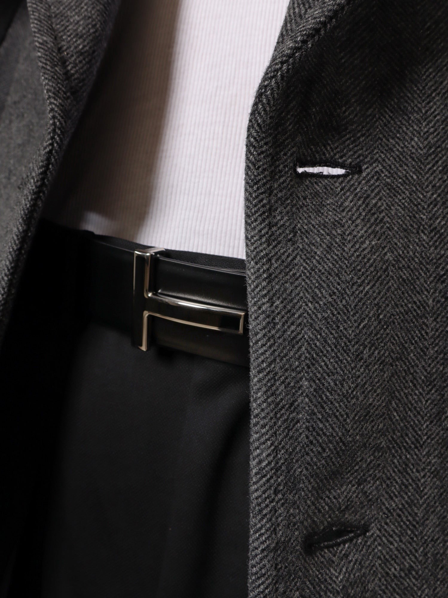 Leather belt with enamelled logo