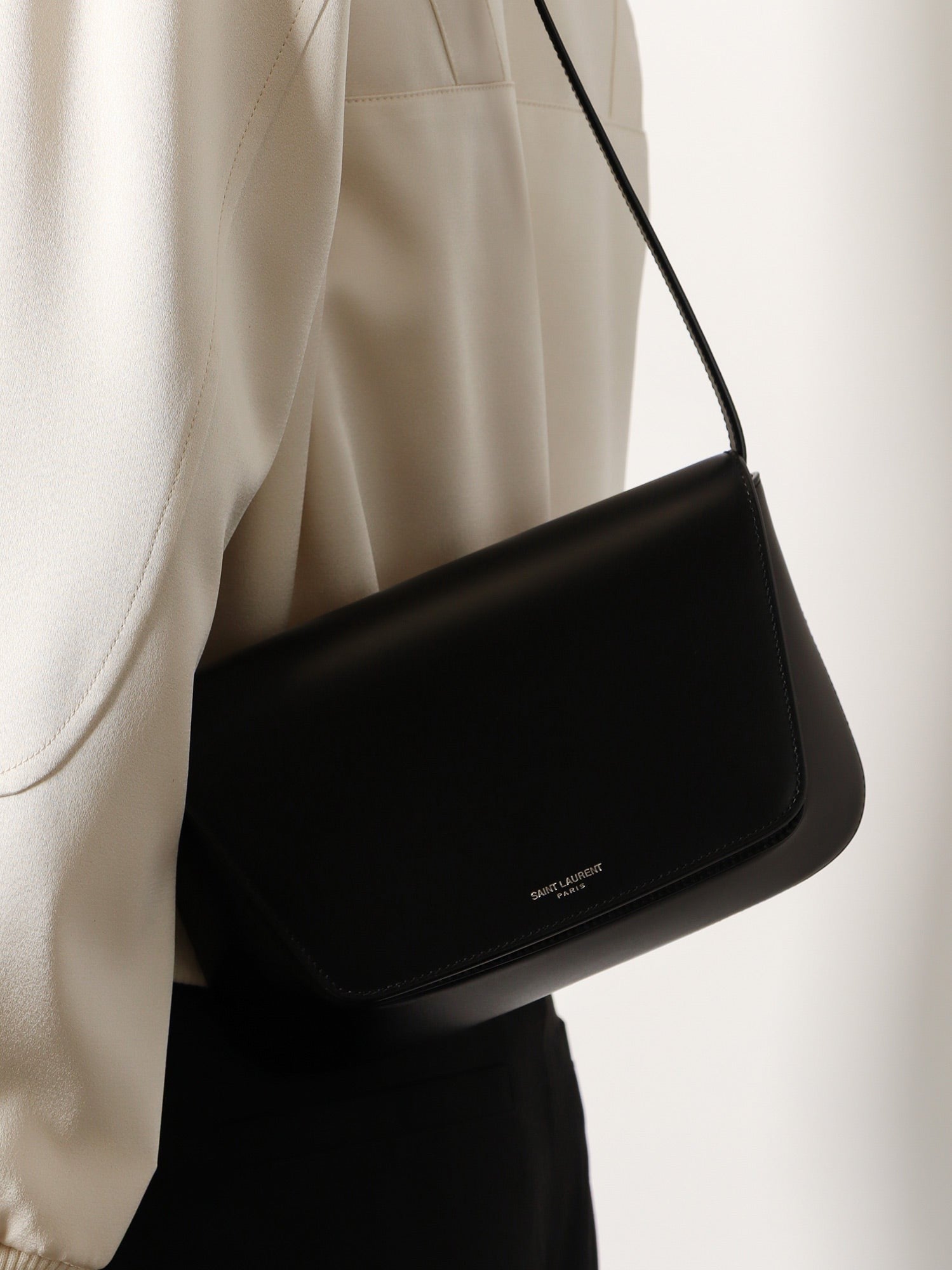 Leather shoulder bag