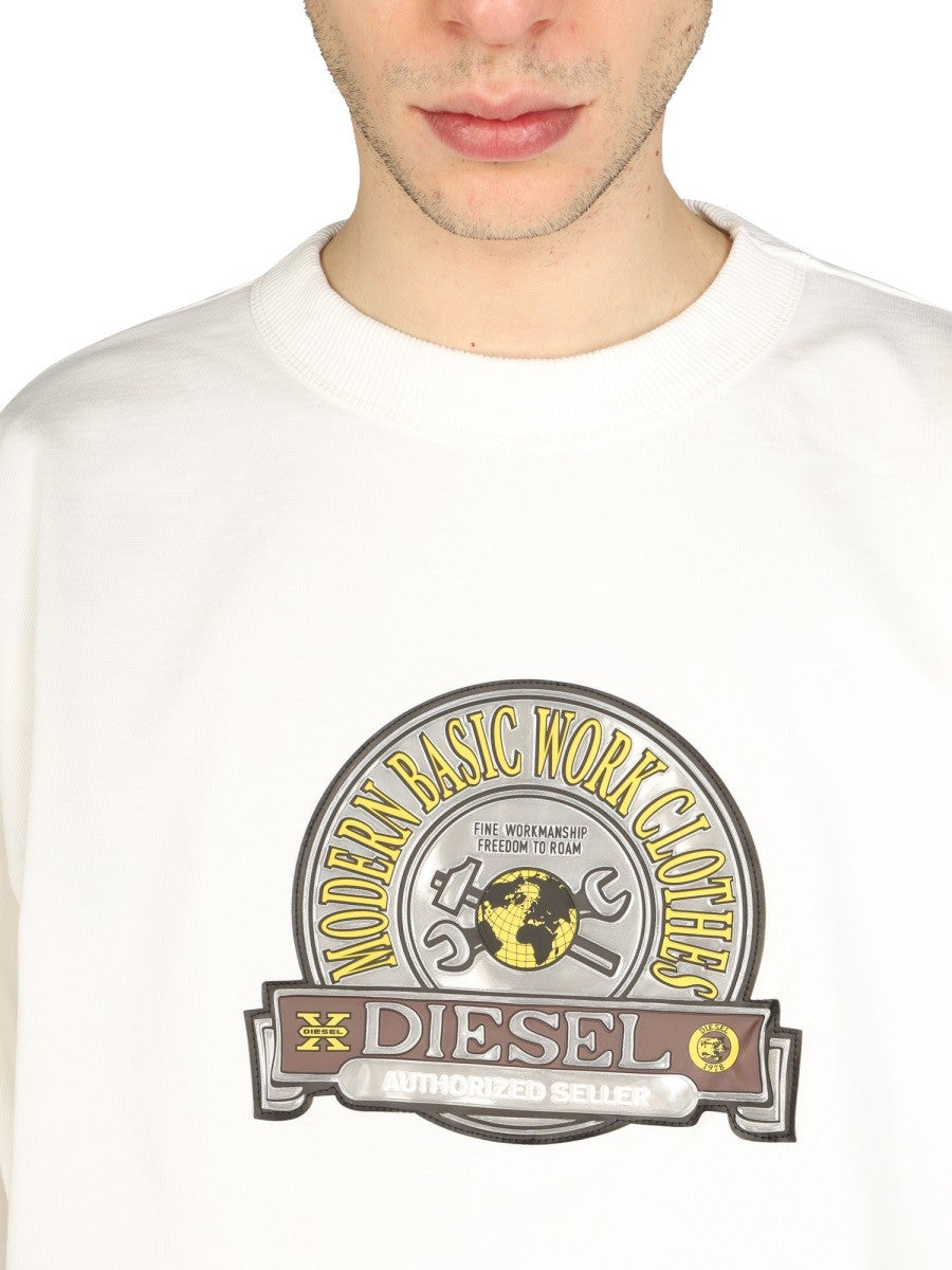LOGO PATCH SWEATSHIRT