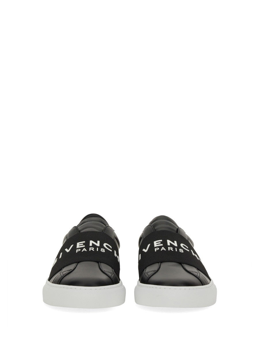 LOW TOP SNEAKER WITH LOGO