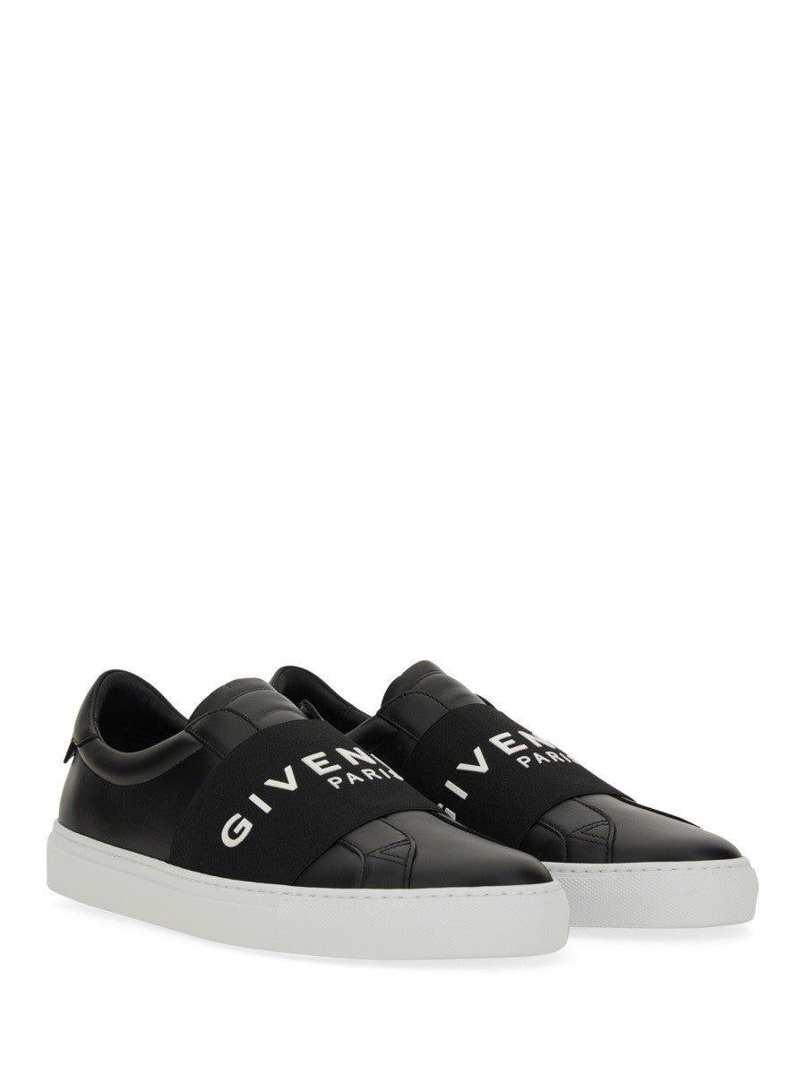 LOW TOP SNEAKER WITH LOGO