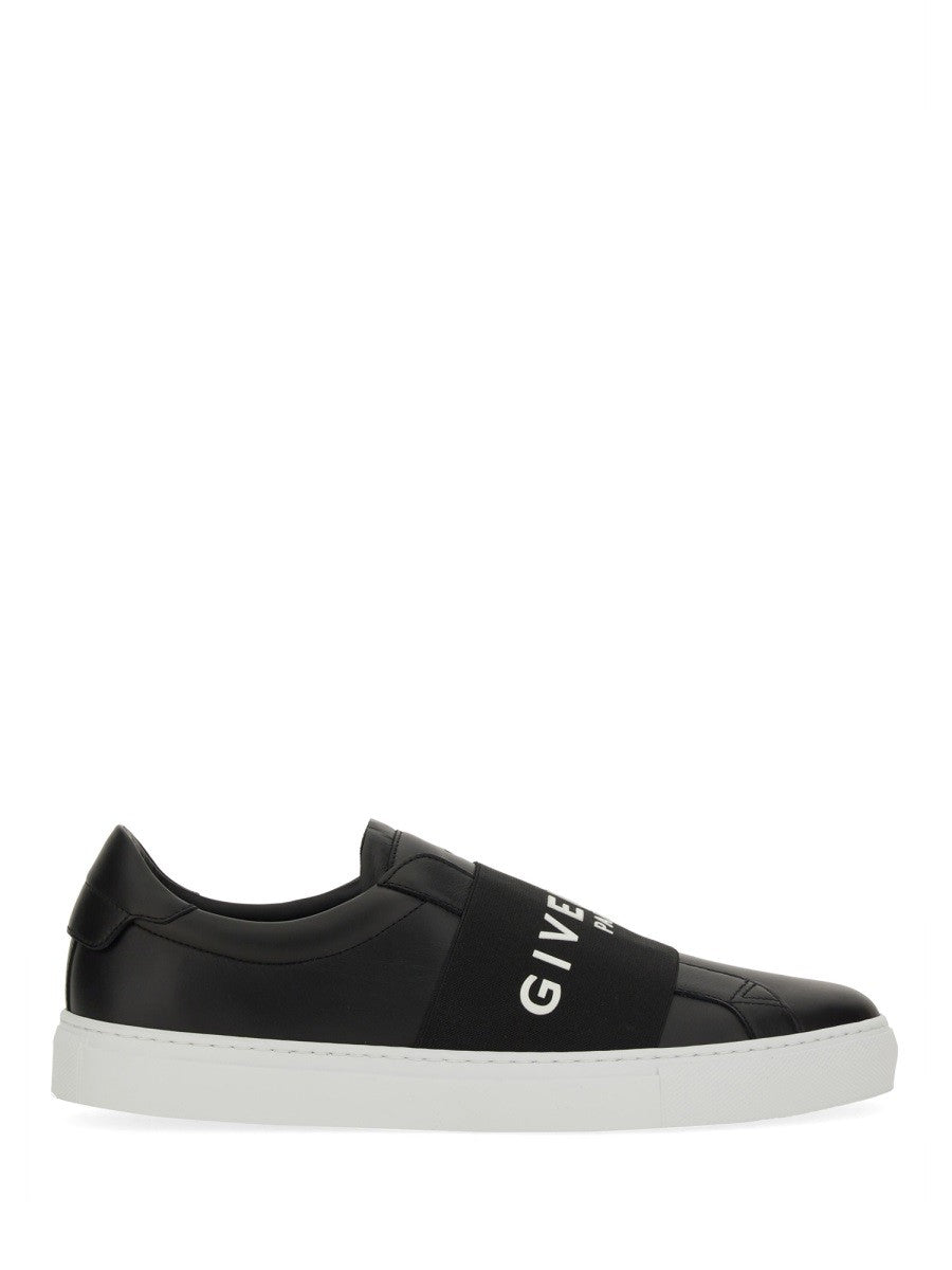 LOW TOP SNEAKER WITH LOGO