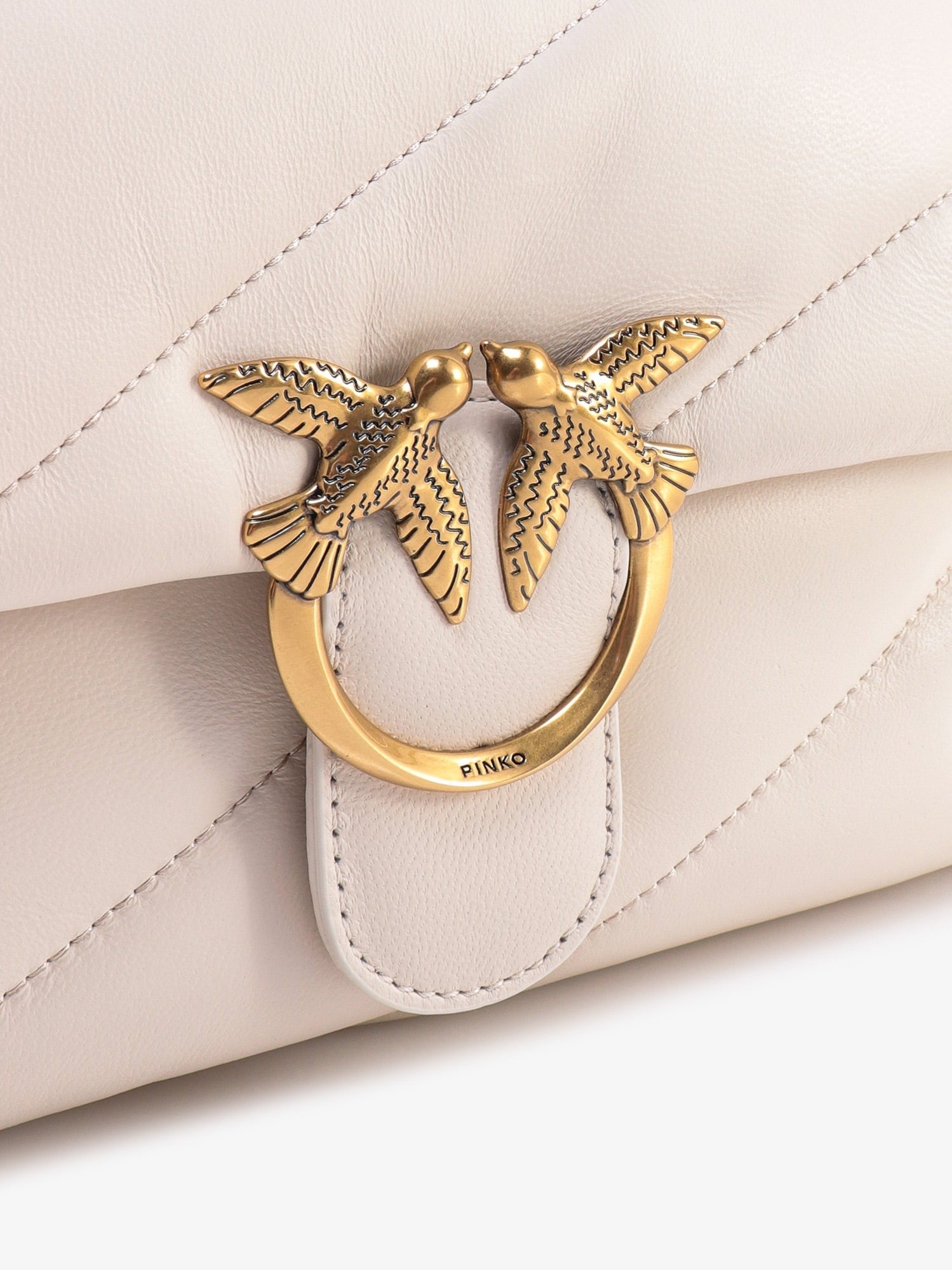 Matelassé leather shoulder bag with iconic love birds buckle