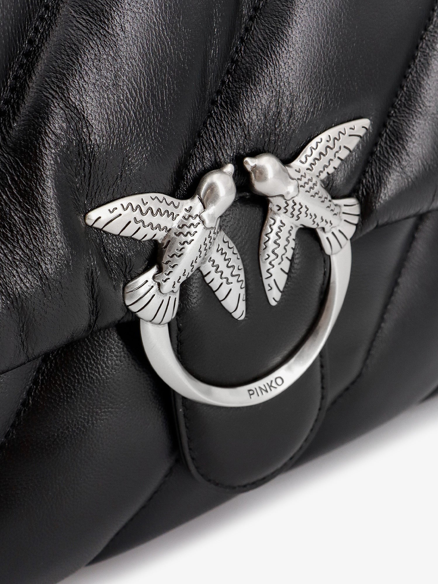 Matelassé leather shoulder bag