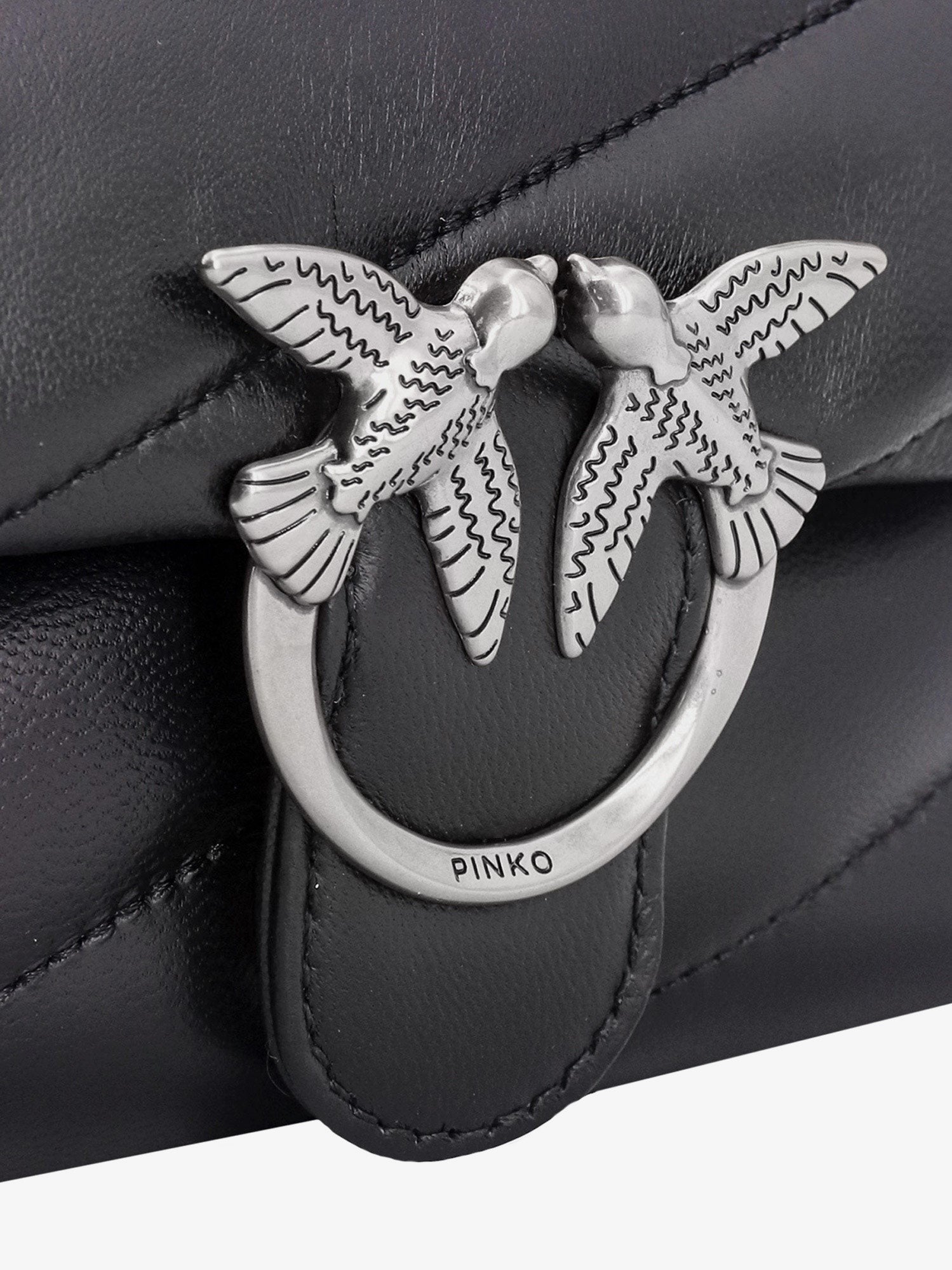 Matelassé leather shoulder bag with iconic love birds buckle