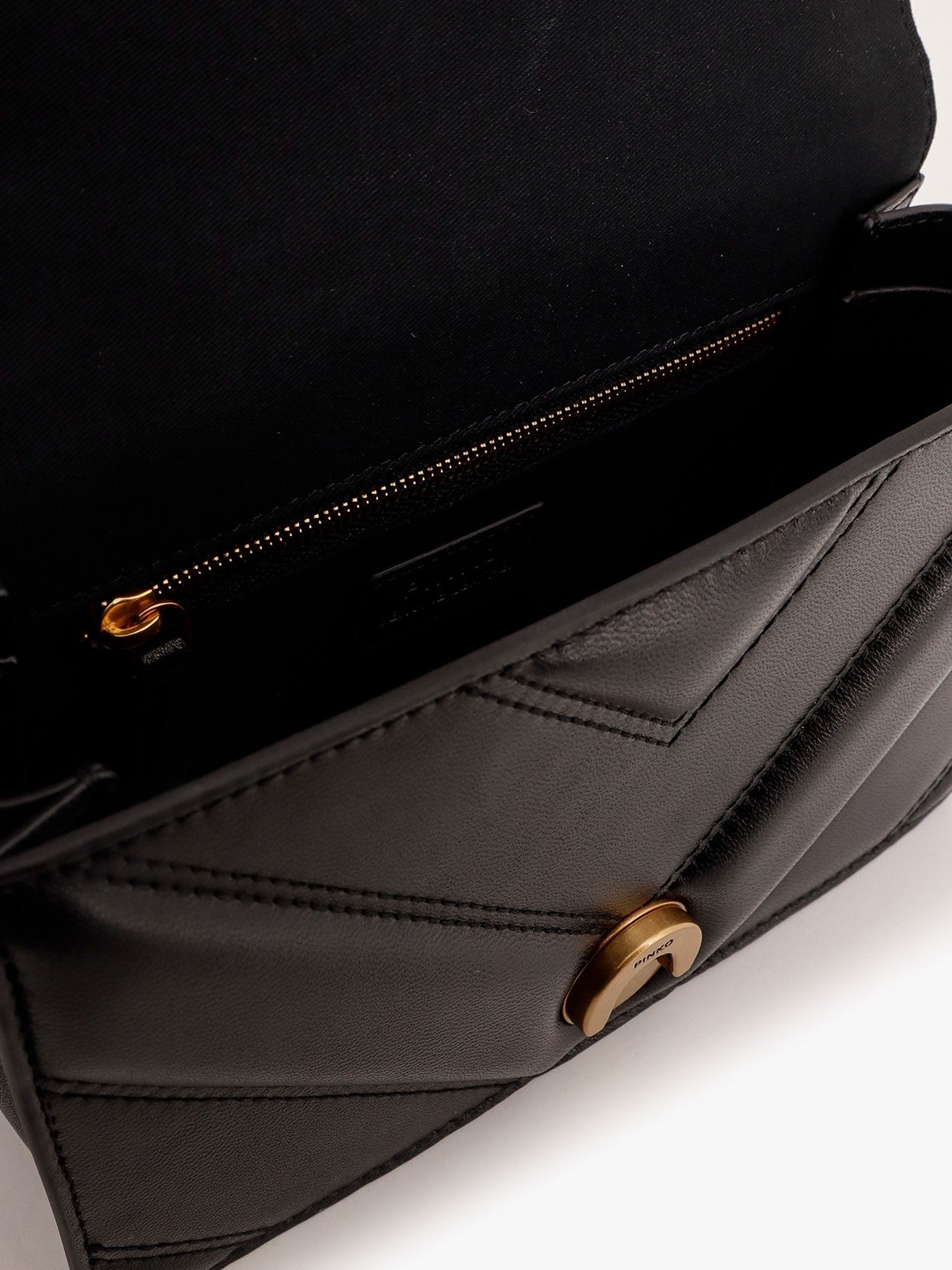 Matelassé leather shoulder bag with love birds buckle