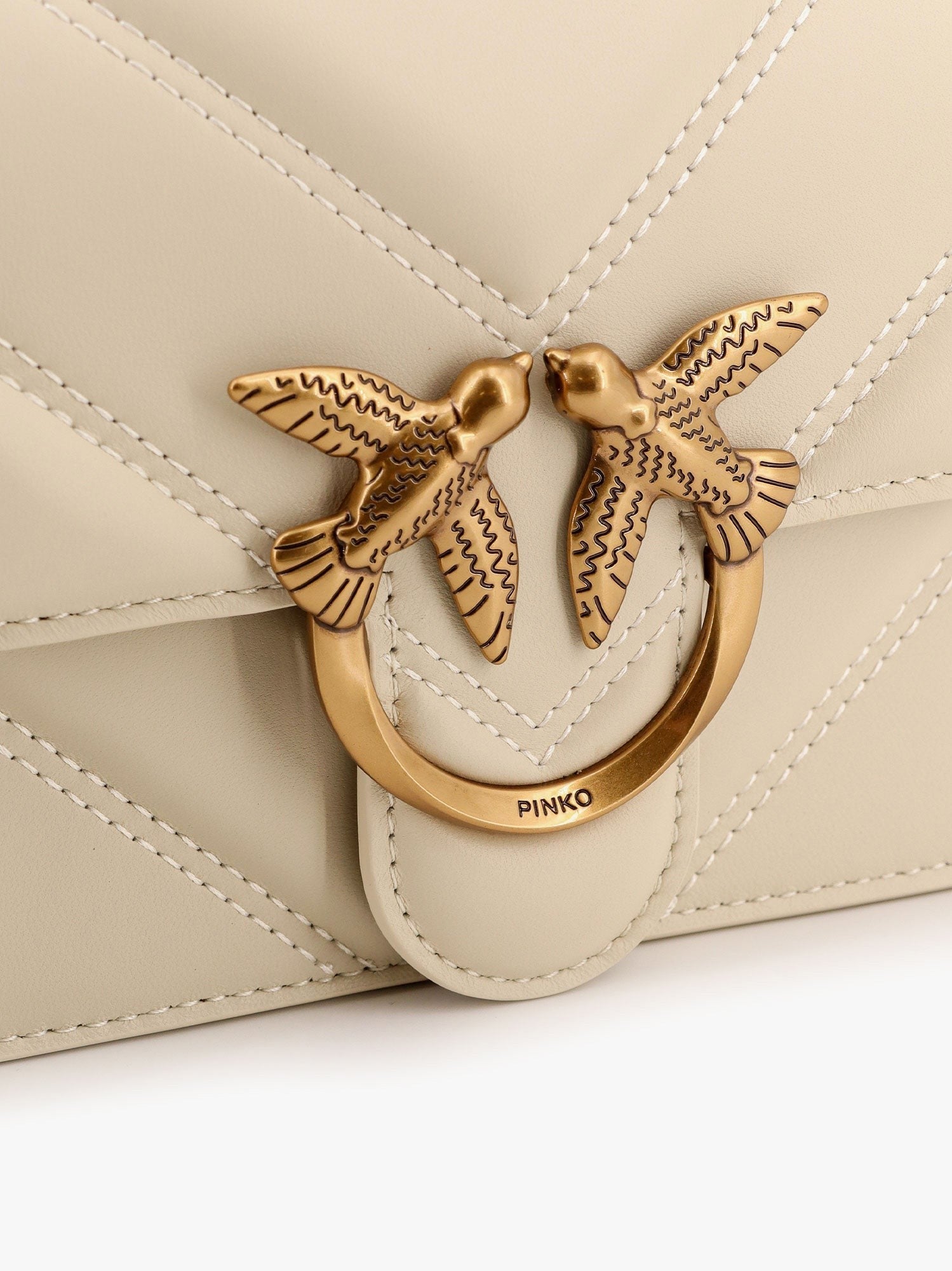 Matelassé leather shoulder bag with love birds buckle