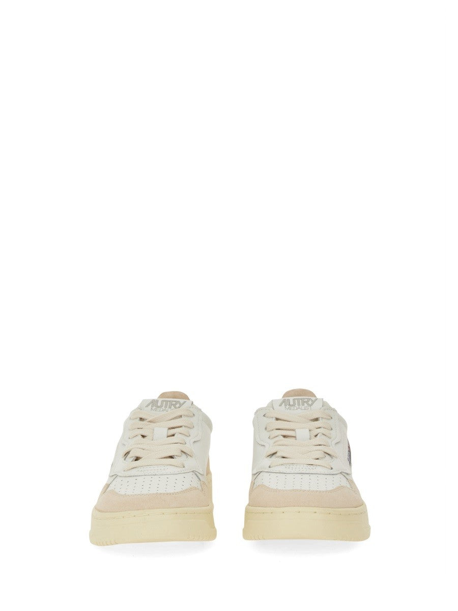 MEDALIST LOW SNEAKER
