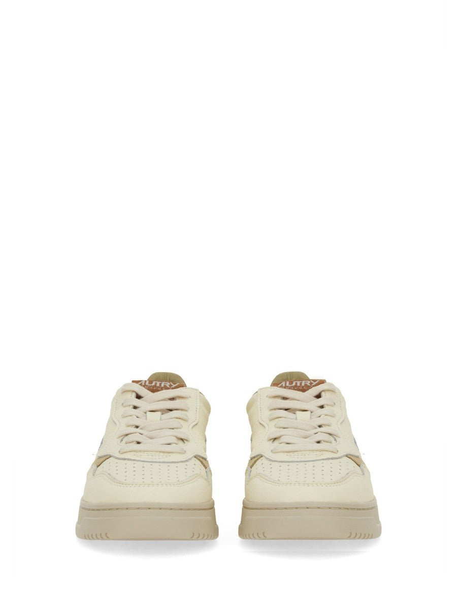 MEDALIST LOW SNEAKER