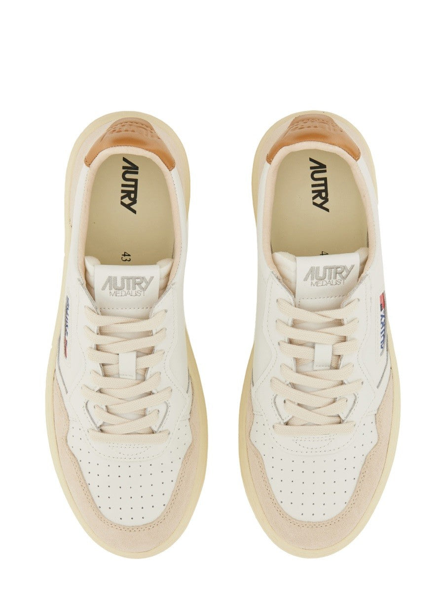 MEDALIST LOW SNEAKER