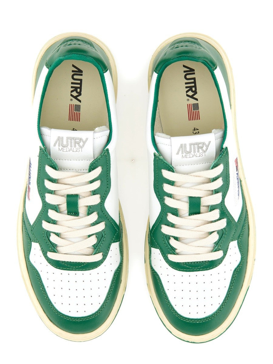 MEDALIST LOW SNEAKER