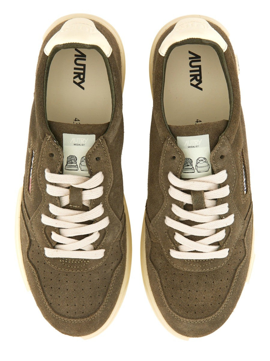 "MEDALIST LOW" SNEAKER