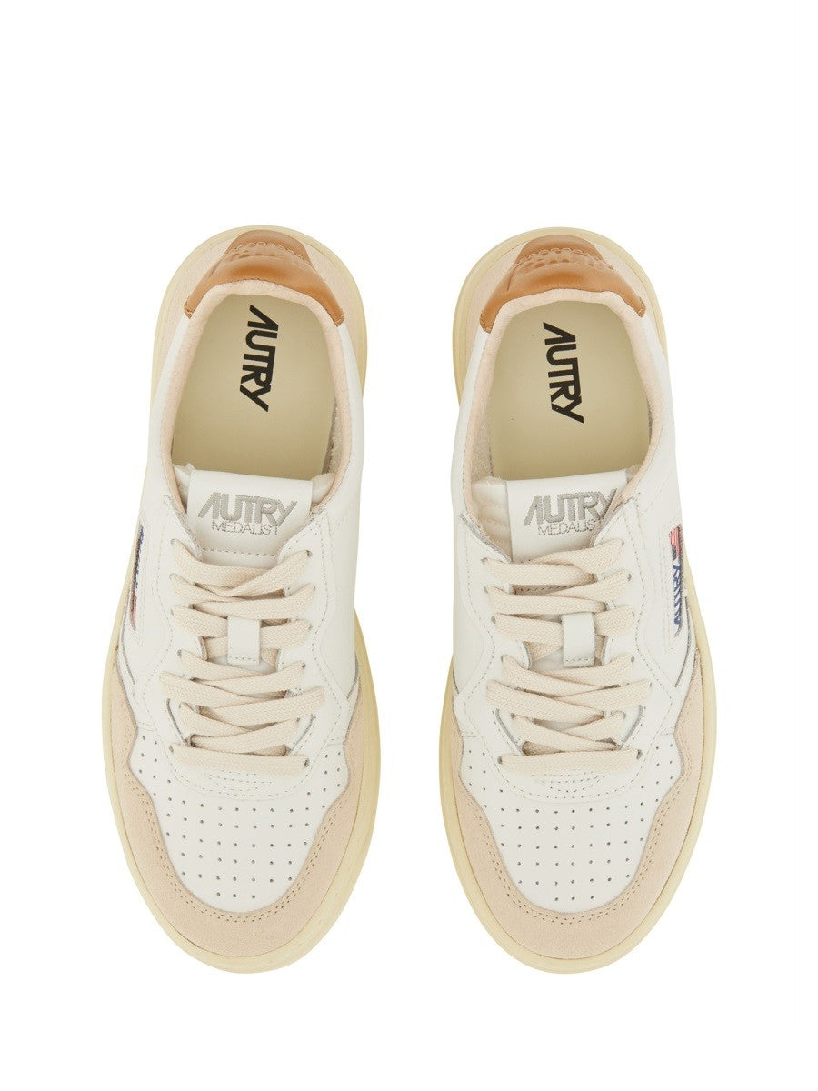 MEDALIST LOW SNEAKER