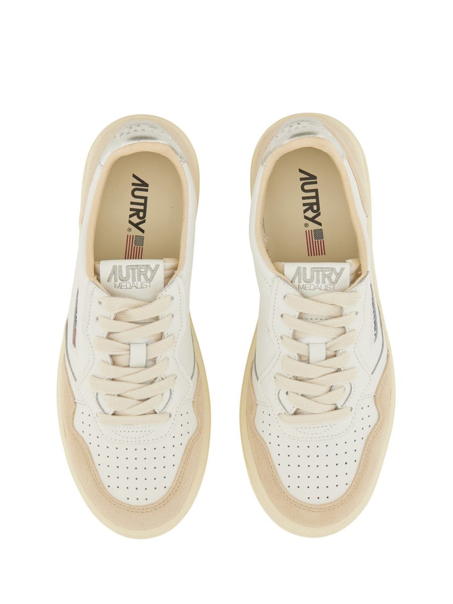 MEDALIST LOW SNEAKER