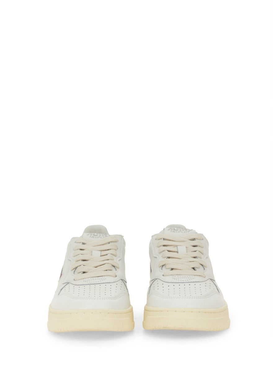 MEDALIST LOW SNEAKERS