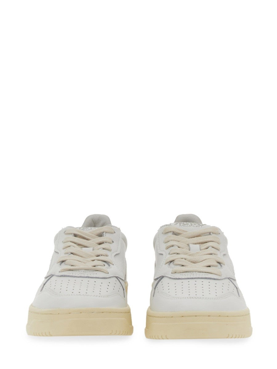 MEDALIST LOW SNEAKER