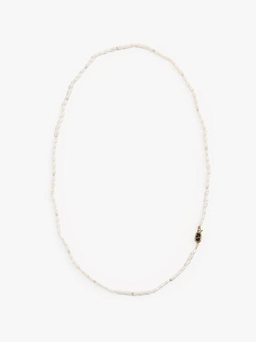 Metal necklace with pearls