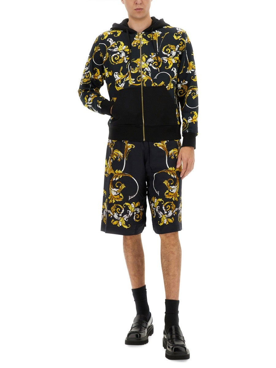 SHORTS WITH BAROQUE OUTLINE PRINT