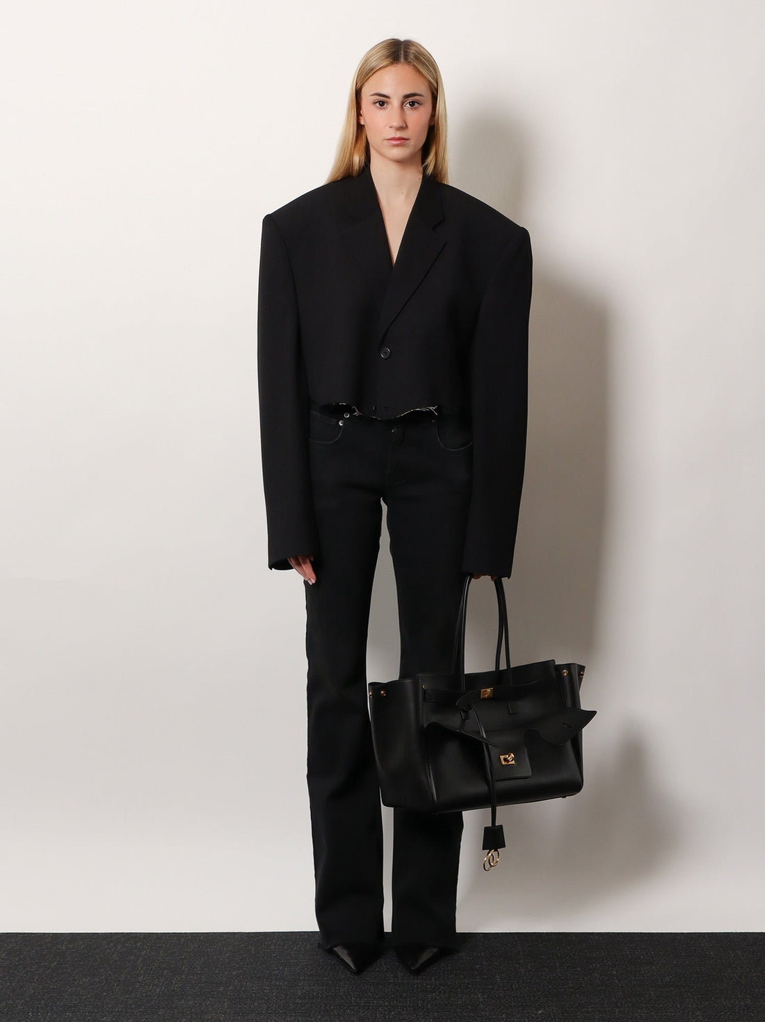 Single breasted cut off viscose and wool blazer