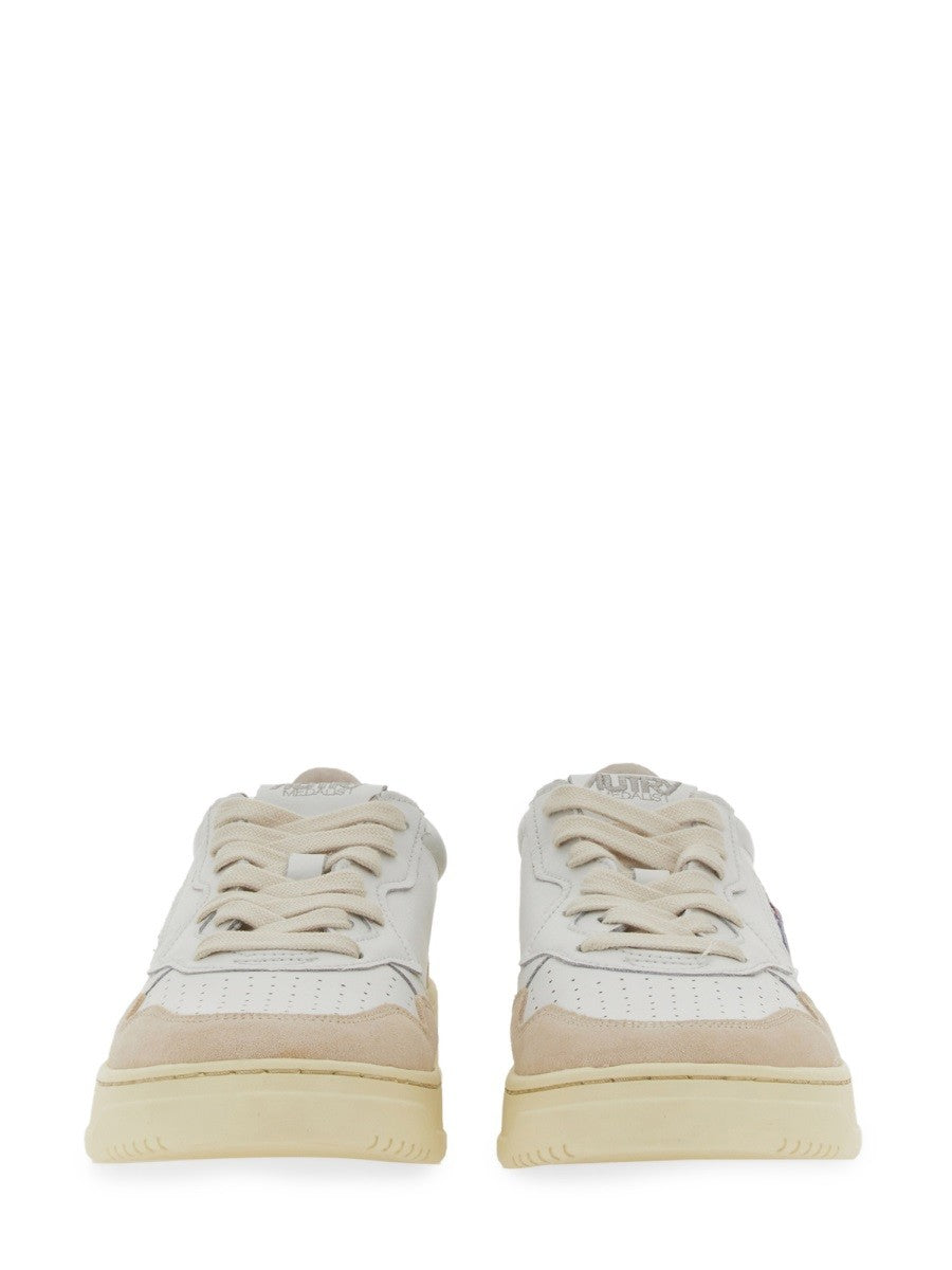MEDALIST LOW SNEAKER