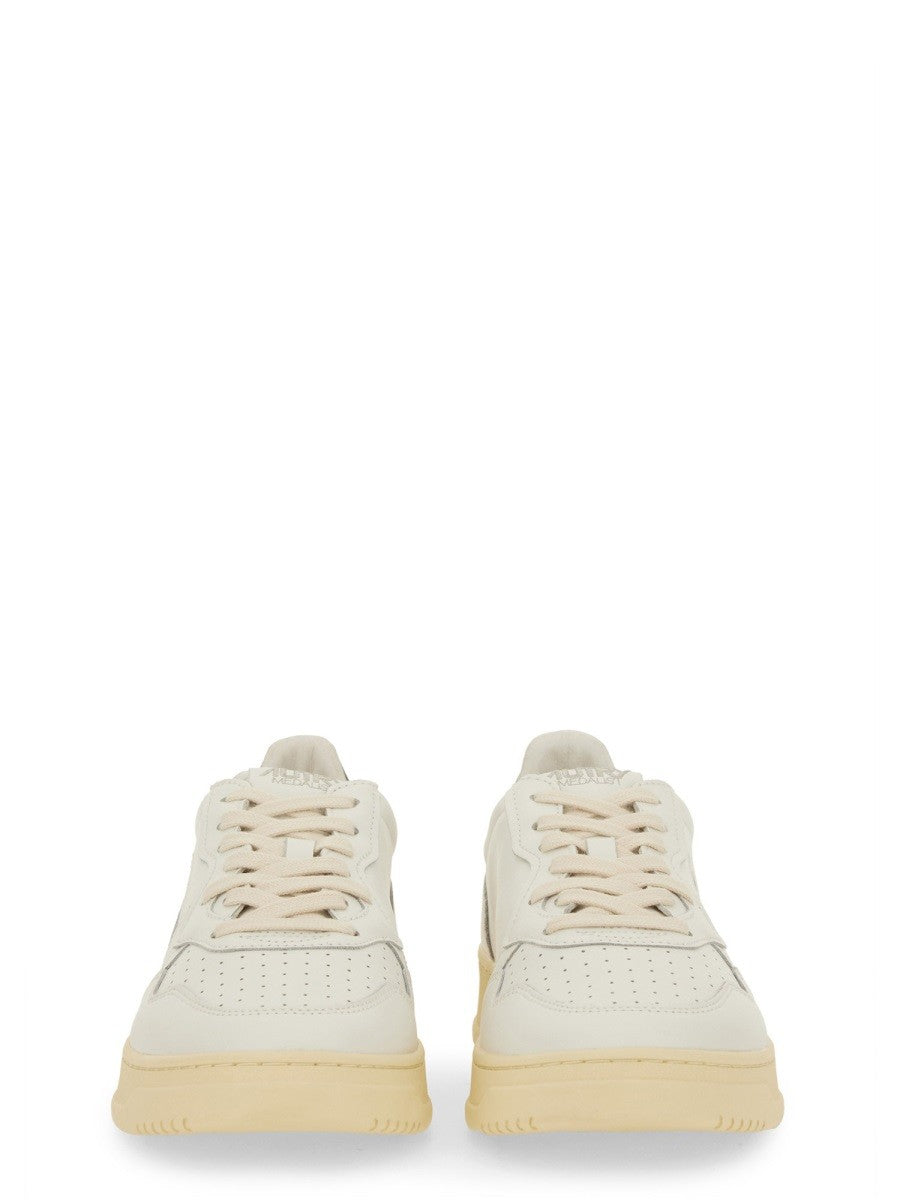 MEDALIST LOW SNEAKER