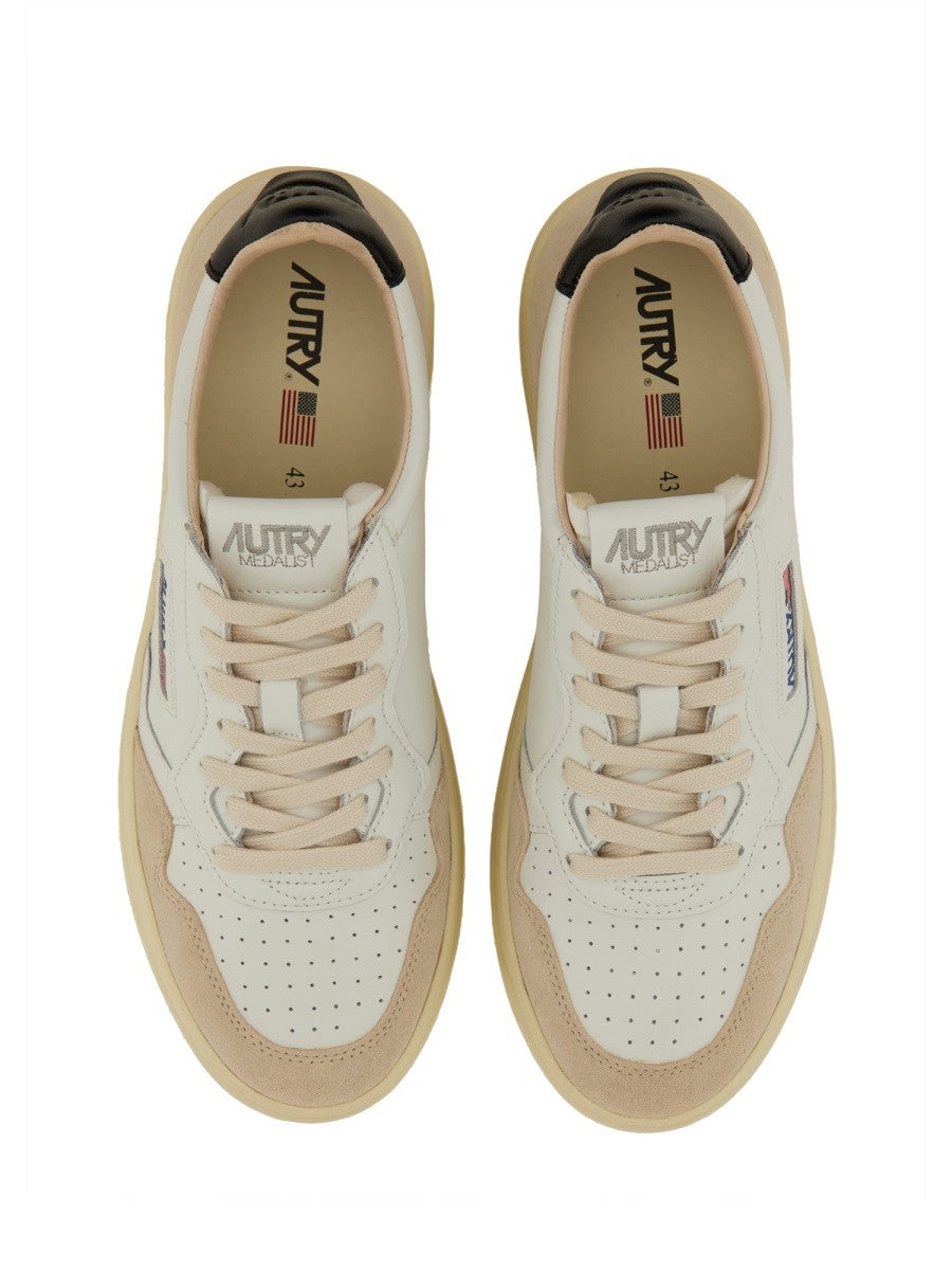 MEDALIST LOW SNEAKER