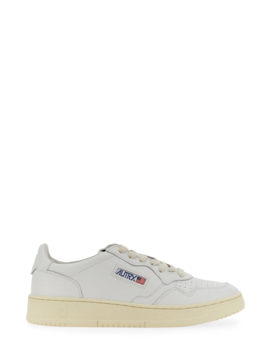 MEDALIST LOW SNEAKER