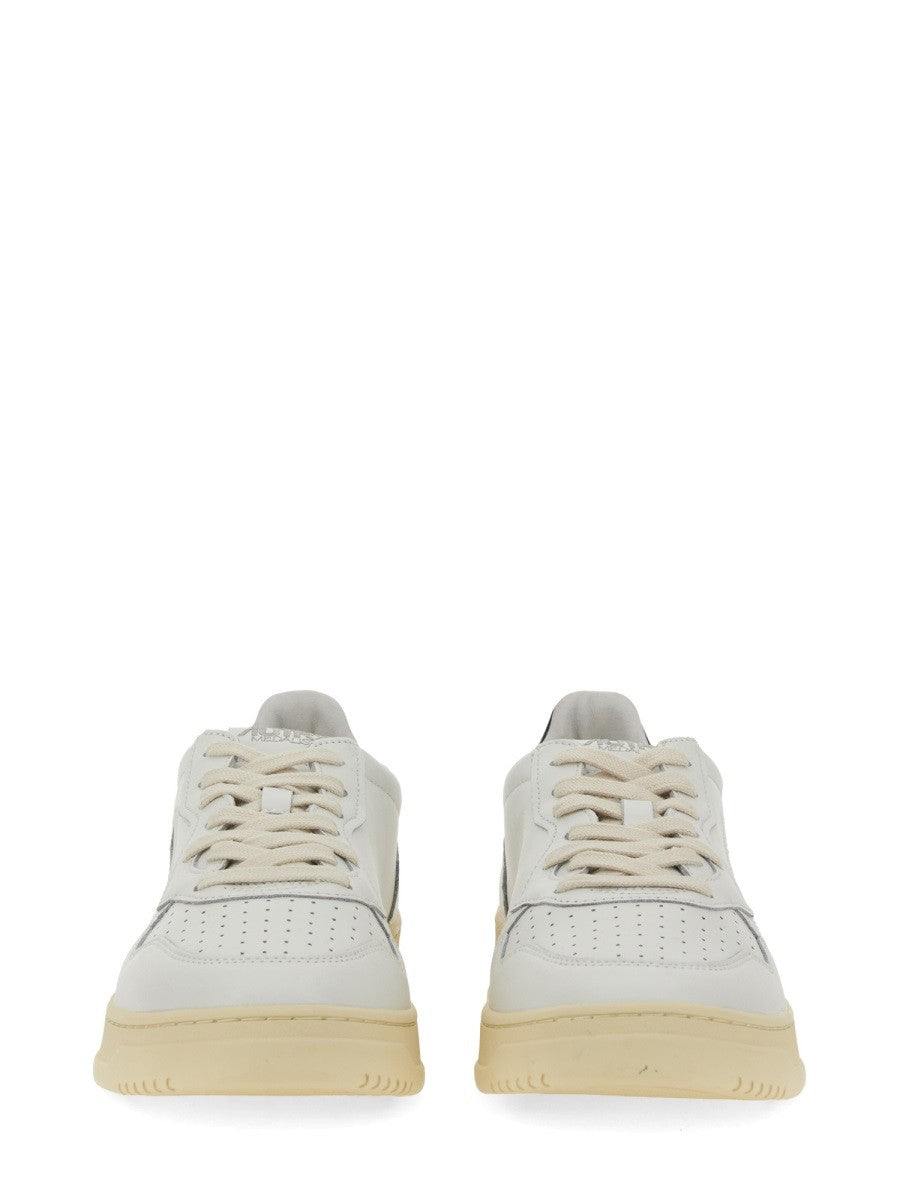 MEDALIST LOW SNEAKER