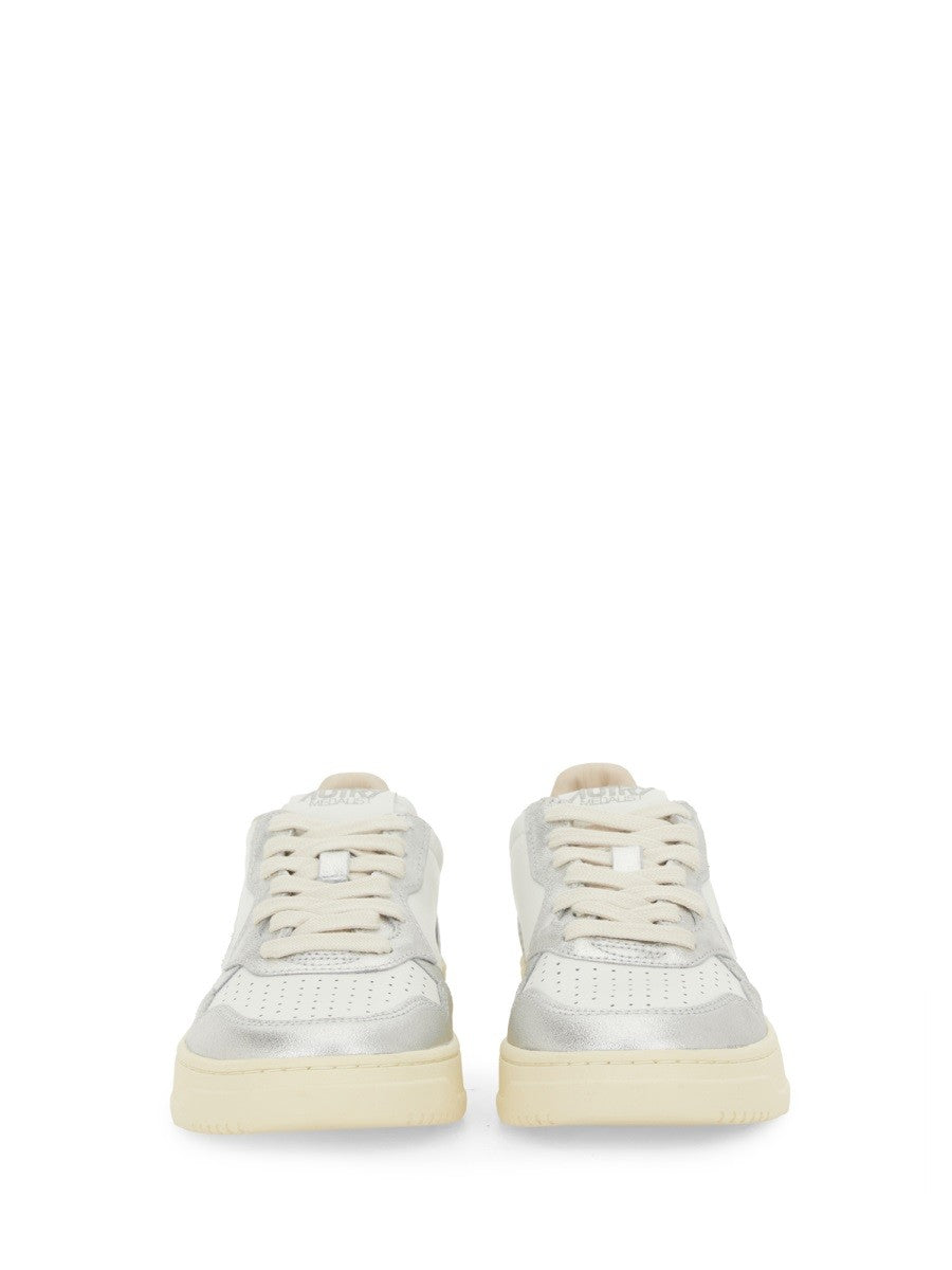MEDALIST LOW SNEAKER