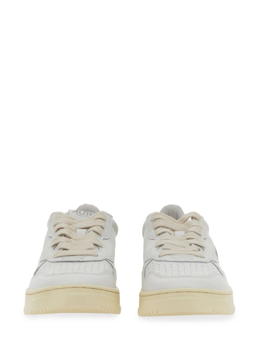 MEDALIST LOW SNEAKER