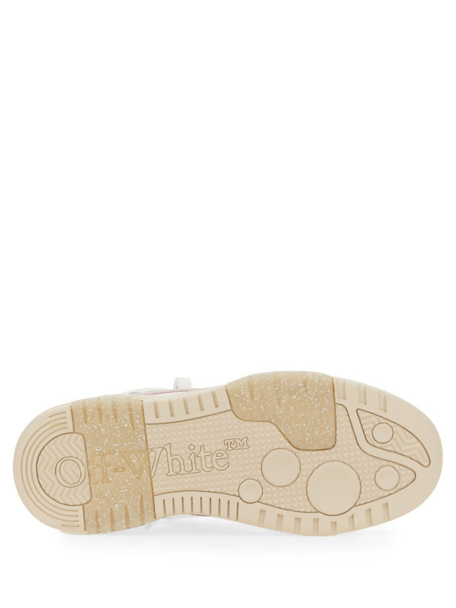 SNEAKER OUT OF OFFICE