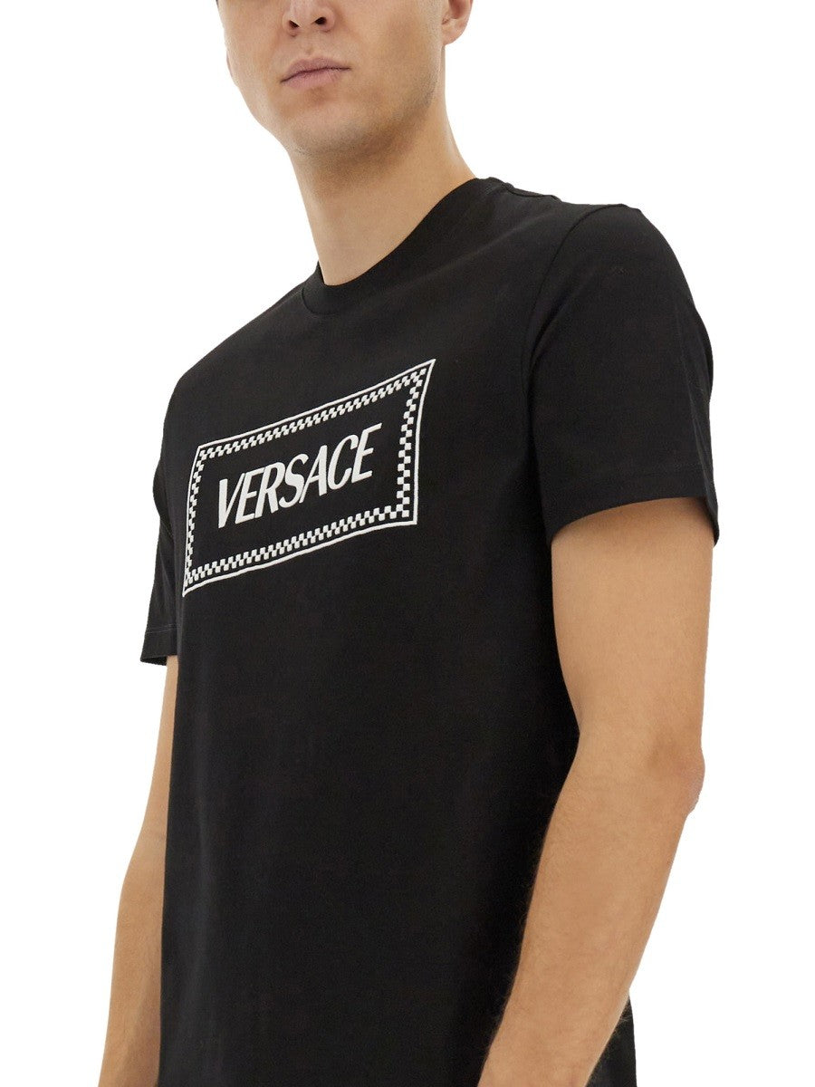 T-SHIRT WITH '90S VINTAGE EMBROIDERED LOGO
