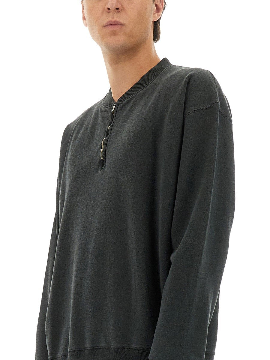 THREE-QUARTER ZIPPER SWEATSHIRT