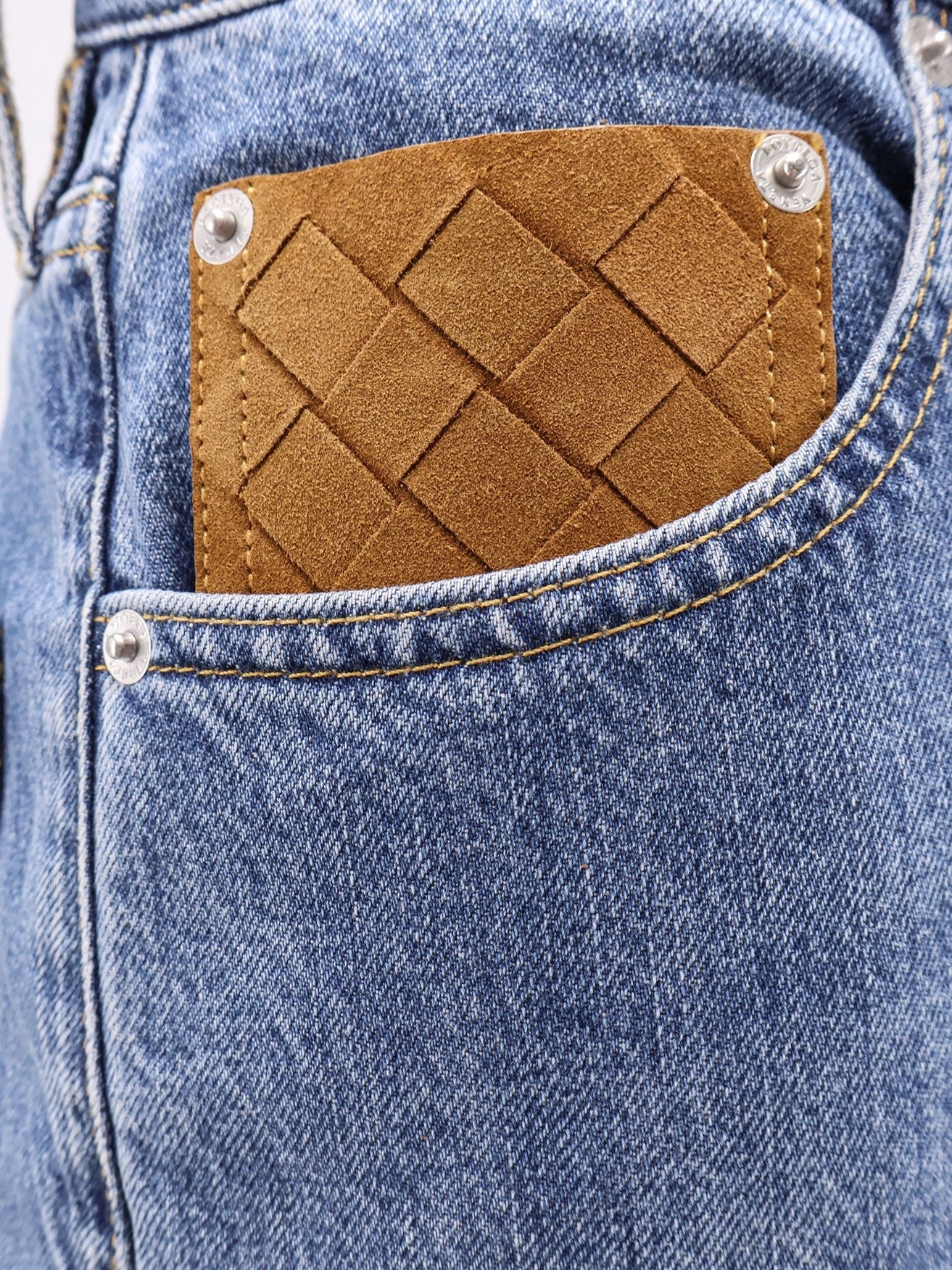 Turned up jeans with straight leg