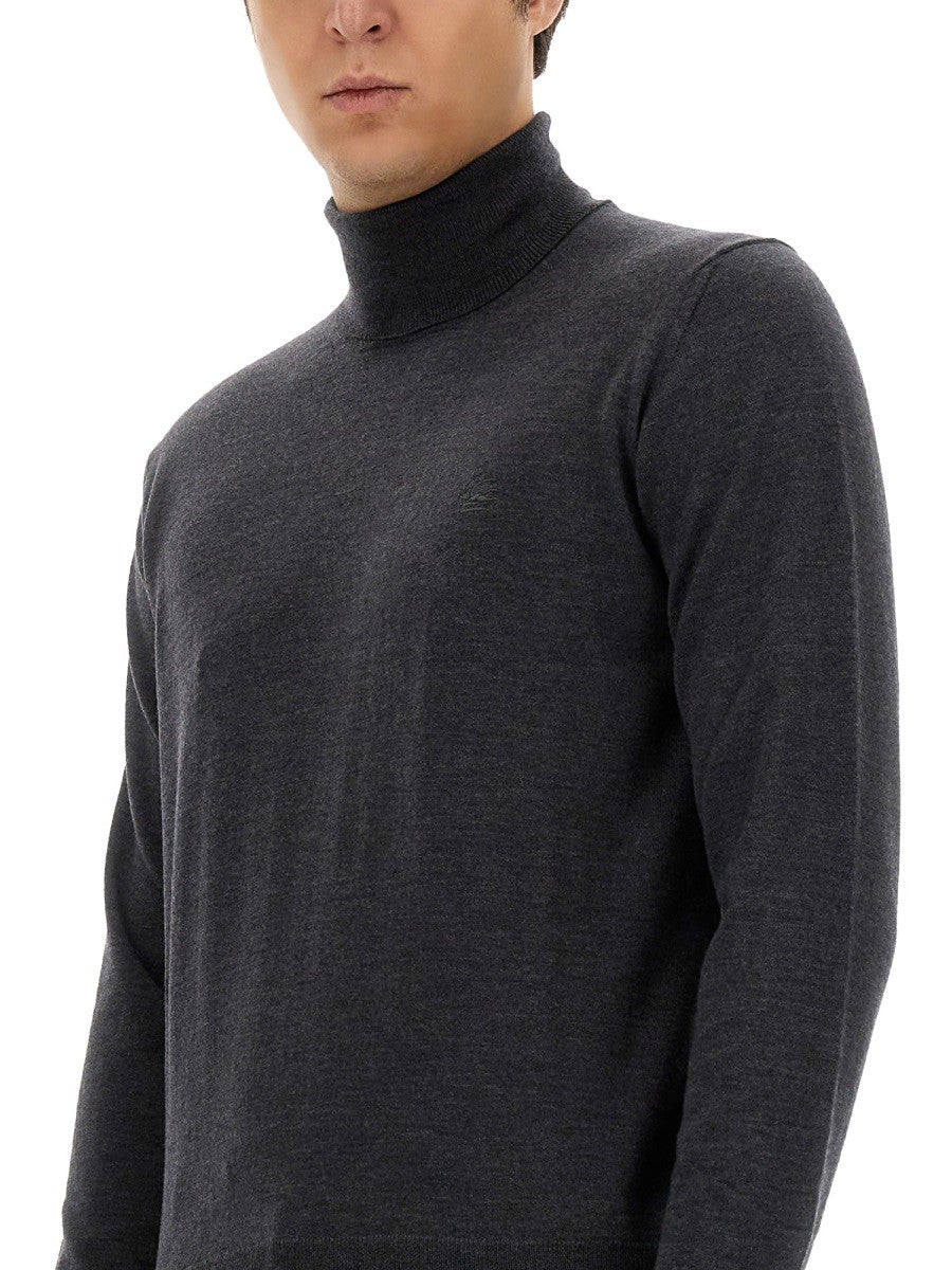 TURTLENECK WITH EMBROIDERY
