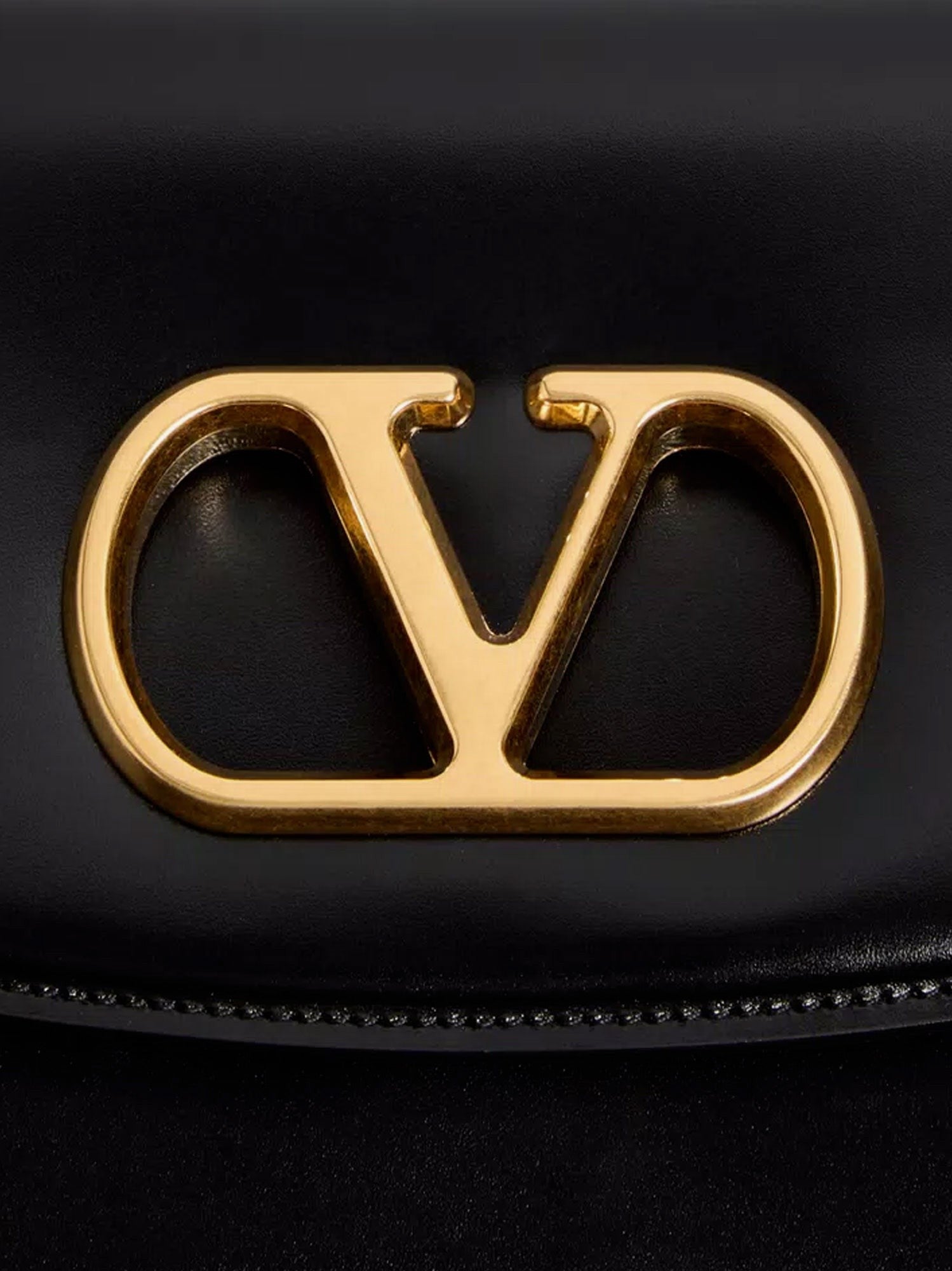 Vlogo leather shoulder bag
