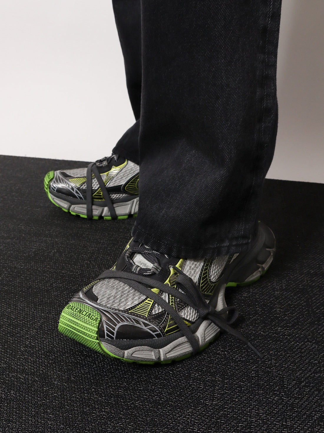 3xl mesh and polyurethane sneakers