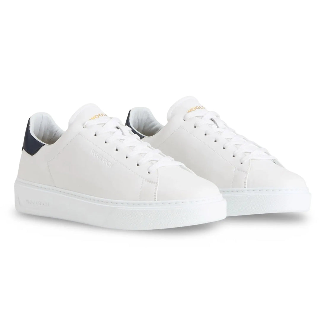 Woolrich_-_SNEAKER_CLASSIC_COURT with black leather behind and golden logo