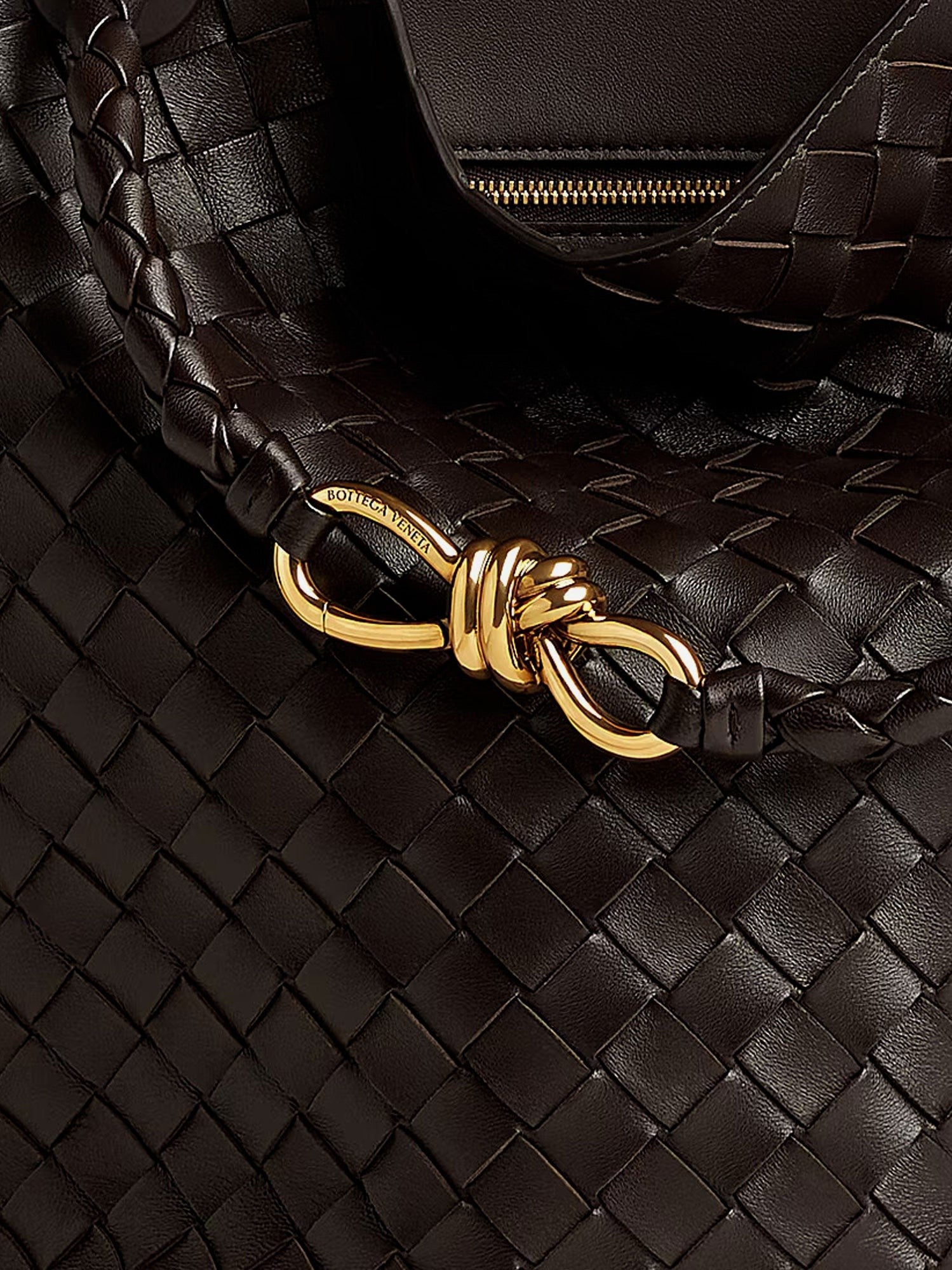 Bottega Veneta Bottega Veneta - Andiamo Bucket leather crossbody bag with Intrecciato Pattern