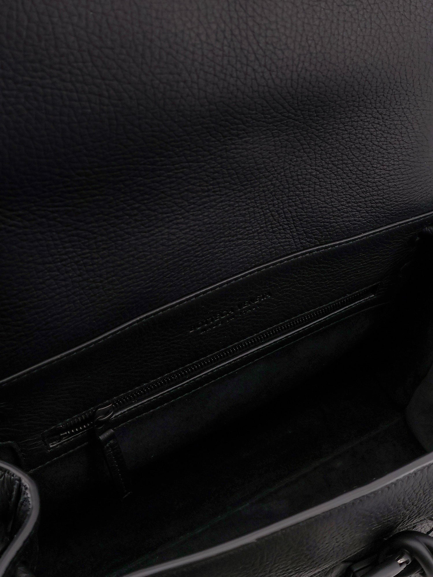 Andiamo leather shoulder bag with Intrecciato pattern