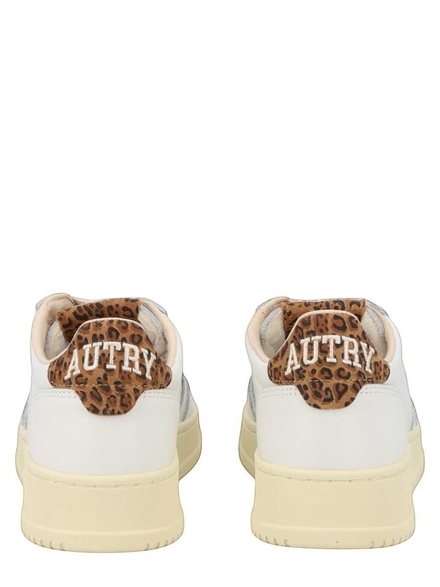Autry - SNEAKER "MEDALIST LOW" autry-medalist-low-sneakers-white-back-jpg_4c6e28c8-e126-488b-81f2-106537514fb7